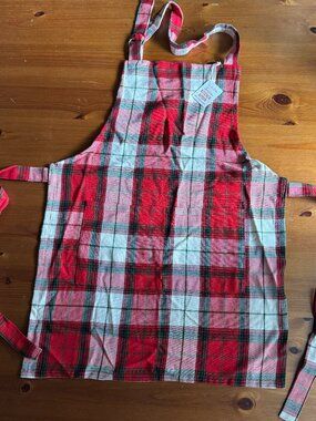 NWT Sur La Table Holiday Plaid Kids Apron with Adjustable Straps - 18" X 24"